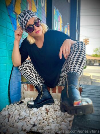 Michael and Lindsay Jone / joneslyfans nude photo #31