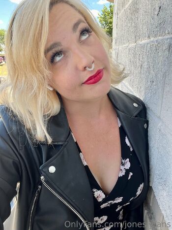 Michael and Lindsay Jone / joneslyfans nude photo #36