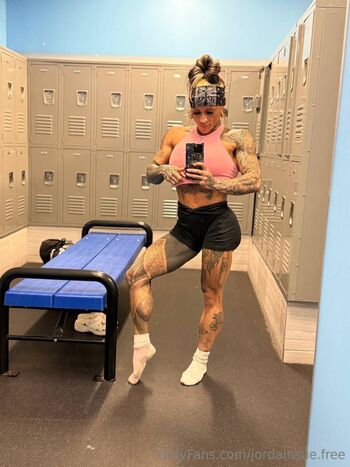 WET RN / jordainsue.free nude photo #18