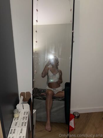 Aria / juicy.aria nude photo #1