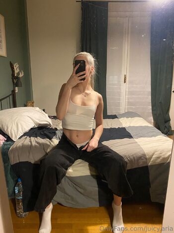 Aria / juicy.aria nude photo #3