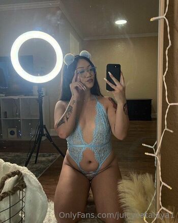 Cataley / juicycataleya1 / thick.cat23 / sweet_cataleya1 nude photo #17