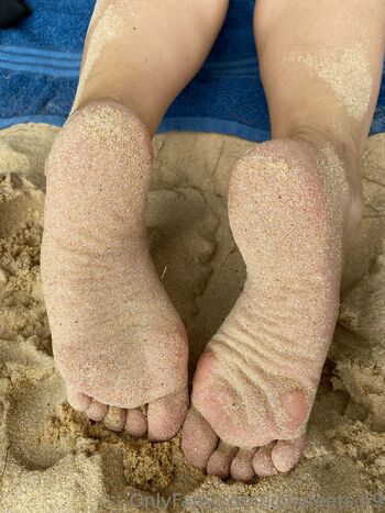 Juicy Victori / juicyfeets.69 nude photo #6