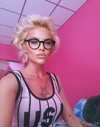 Juleeya Reutova FRE / juleeya_69 nude photo #7