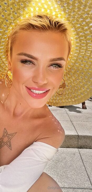 Juleeya Reutova FRE / juleeya_69 nude photo #14