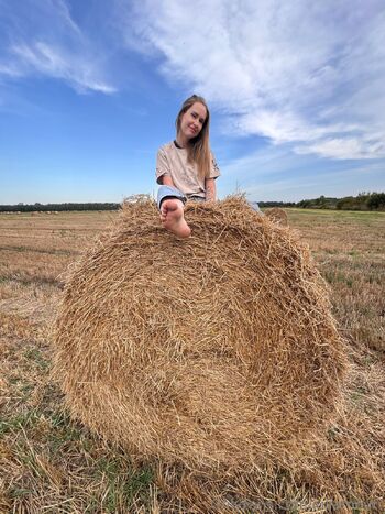 Juli Amou / juliamourr nude photo #7