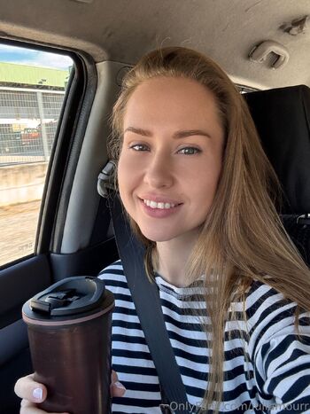 Juli Amou / juliamourr nude photo #27