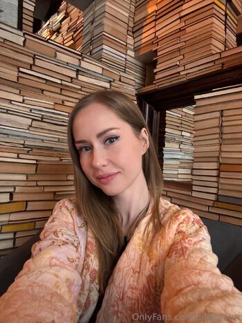 Juli Amou / juliamourr nude photo #32