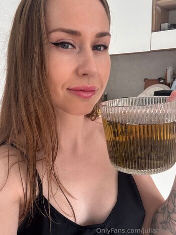 Juli Amou / juliamourr nude photo #37