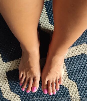 Julie Big Feet FRE / julie.bigfeet.free / juliebigfeet nude photo #28