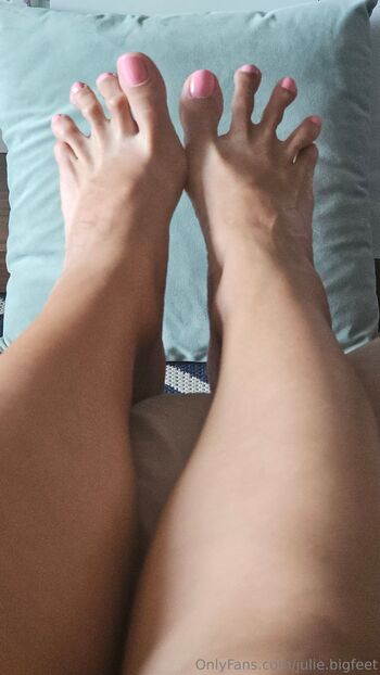 Julie Big Feet VI / julie.bigfeet / juliebigfeet nude photo #2