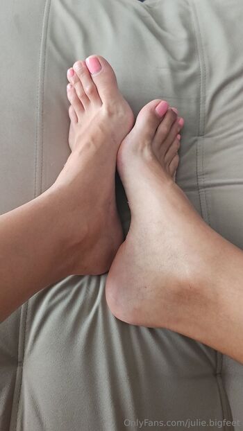 Julie Big Feet VI / julie.bigfeet / juliebigfeet nude photo #7