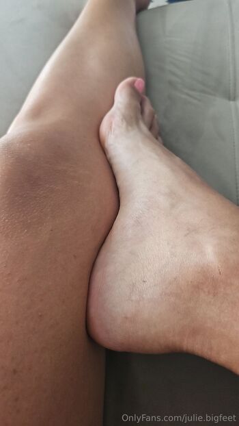 Julie Big Feet VI / julie.bigfeet / juliebigfeet nude photo #8