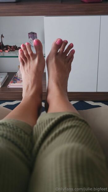 Julie Big Feet VI / julie.bigfeet / juliebigfeet nude photo #12
