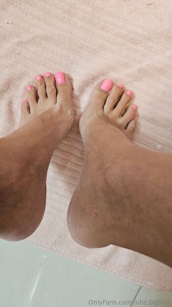 Julie Big Feet VI / julie.bigfeet / juliebigfeet nude photo #24