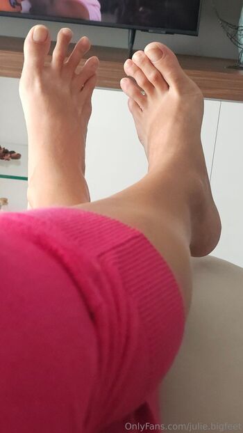 Julie Big Feet VI / julie.bigfeet / juliebigfeet nude photo #33