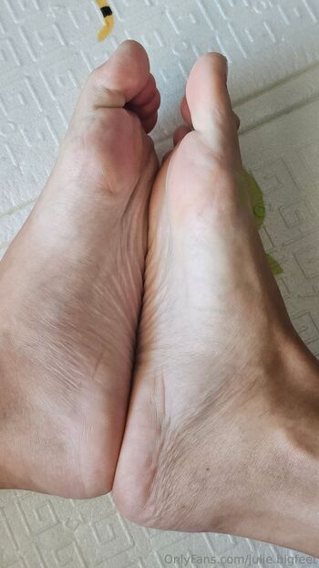 Julie Big Feet VI / julie.bigfeet / juliebigfeet nude photo #36