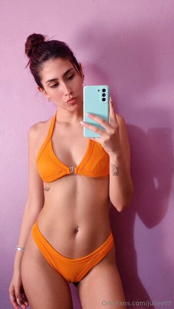 J / julieettt nude photo #5