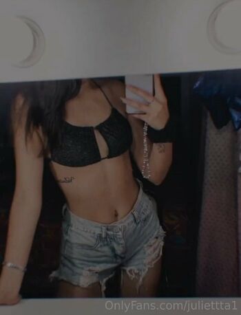 J / julieettt nude photo #15