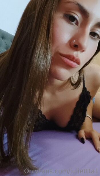 J / julieettt nude photo #21