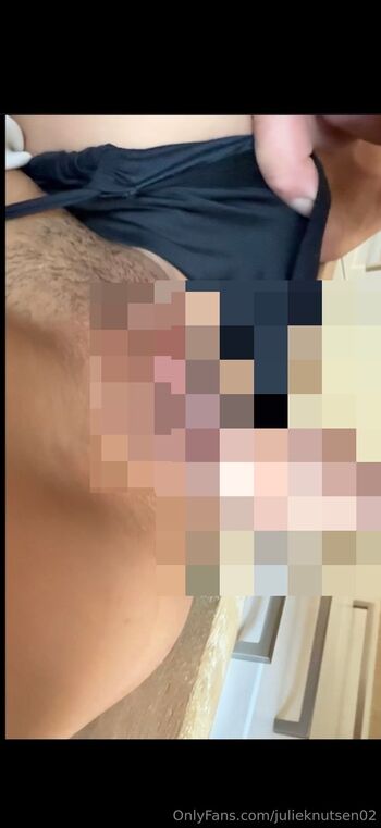Julie Petite Naughty / julieknutsen02 nude photo #2