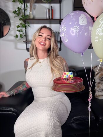 Julie / juliephilia nude photo #32