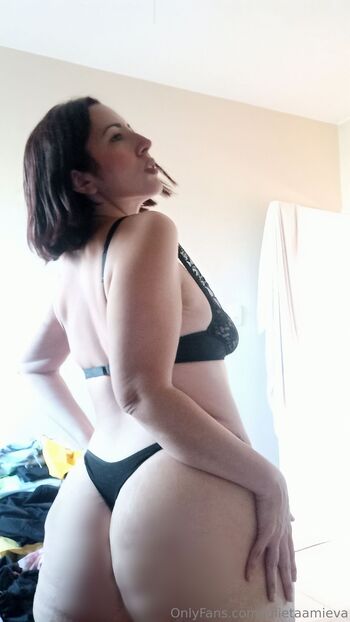 Juliet / julietaamieva nude photo #11