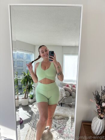 Just-wingi / just-wingit nude photo #15