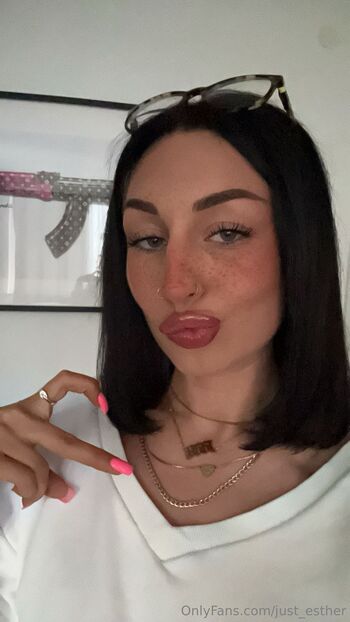 OnlyFans / just_esther nude photo #4