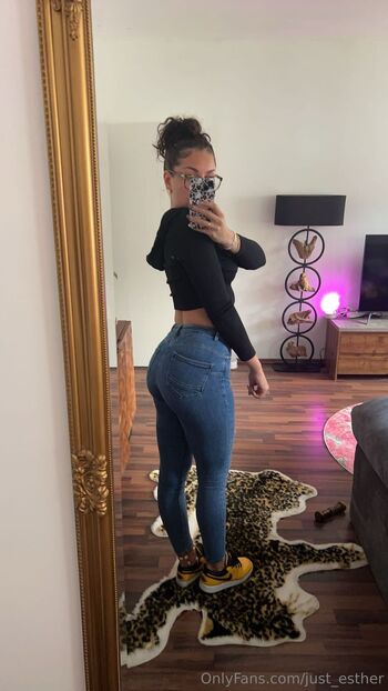 OnlyFans / just_esther nude photo #6