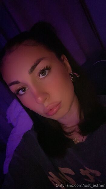 OnlyFans / just_esther nude photo #16