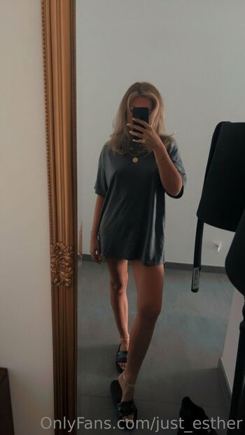 OnlyFans / just_esther nude photo #24