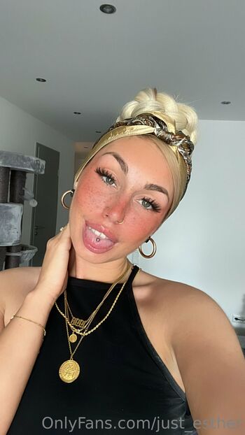 OnlyFans / just_esther nude photo #25