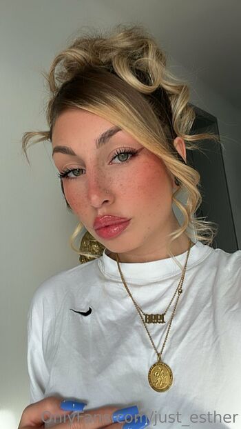 OnlyFans / just_esther nude photo #28