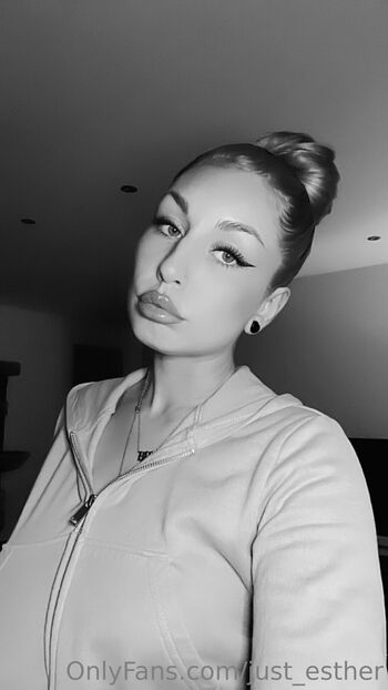 OnlyFans / just_esther nude photo #31