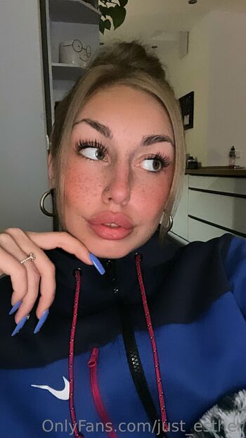 OnlyFans / just_esther nude photo #32