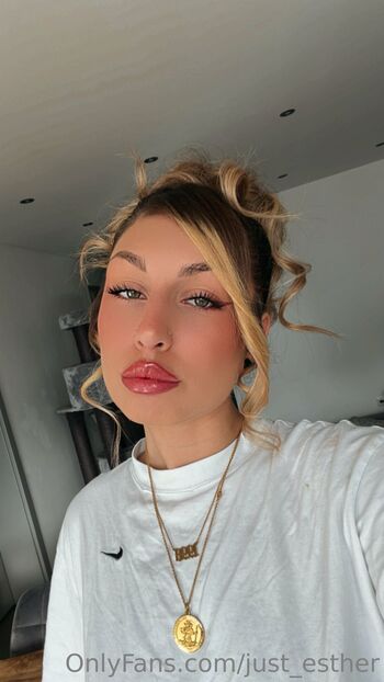 OnlyFans / just_esther nude photo #33
