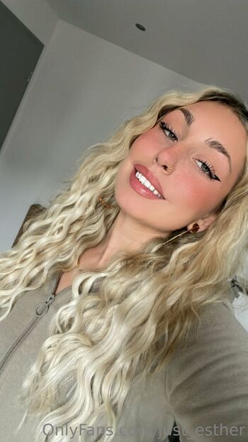 OnlyFans / just_esther nude photo #36