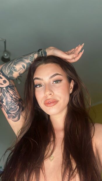 Adel / justadela nude photo #3