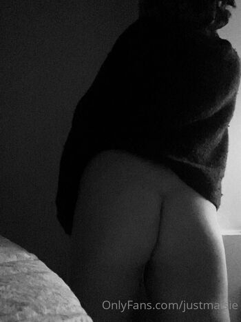 Maisi / justmaisie nude photo #6