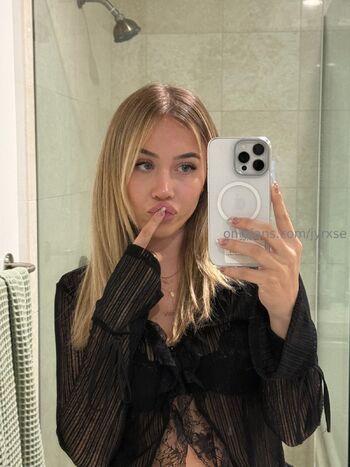 Jaz . . . / jyrxse nude photo #7