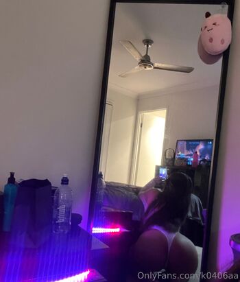 keek / k0406aa nude photo #2