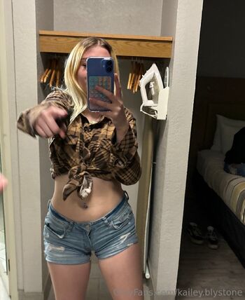 kaile / kailey.blystone nude photo #27