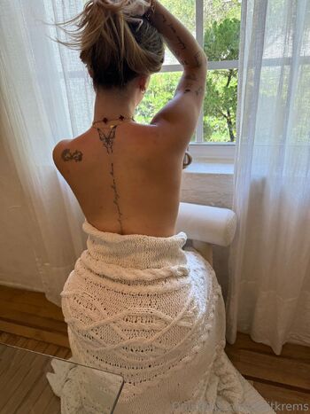 Kaitlyn Krem / kaitkrems nude photo #6