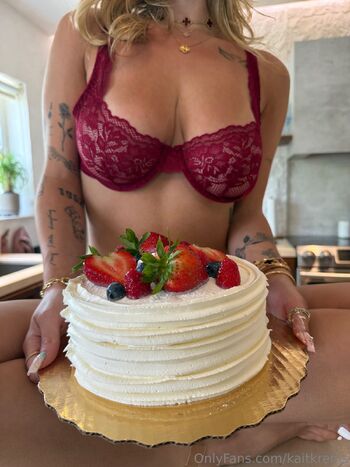 Kaitlyn Krem / kaitkrems nude photo #8