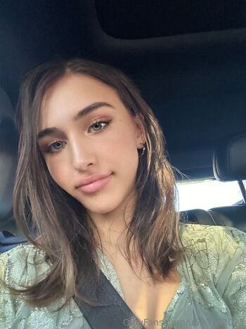 Kaitlin / kaitlingrace nude photo #16