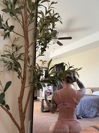 u15353886 / kaleesies nude photo #1