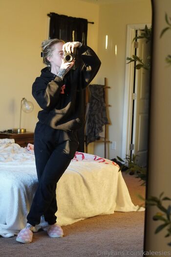 u15353886 / kaleesies nude photo #11