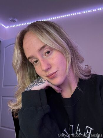 u15353886 / kaleesies nude photo #28