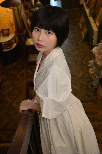 餅月かなで mochizuki kanad / kanade_omoti nude photo #2